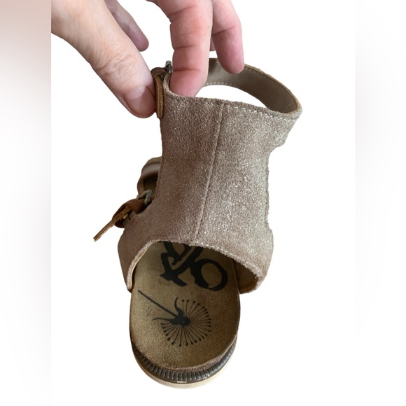 OTBT Women's March On Flat Sandals Grey Silver Metallic Brown Leather Comfy! - Picture 10 of 10